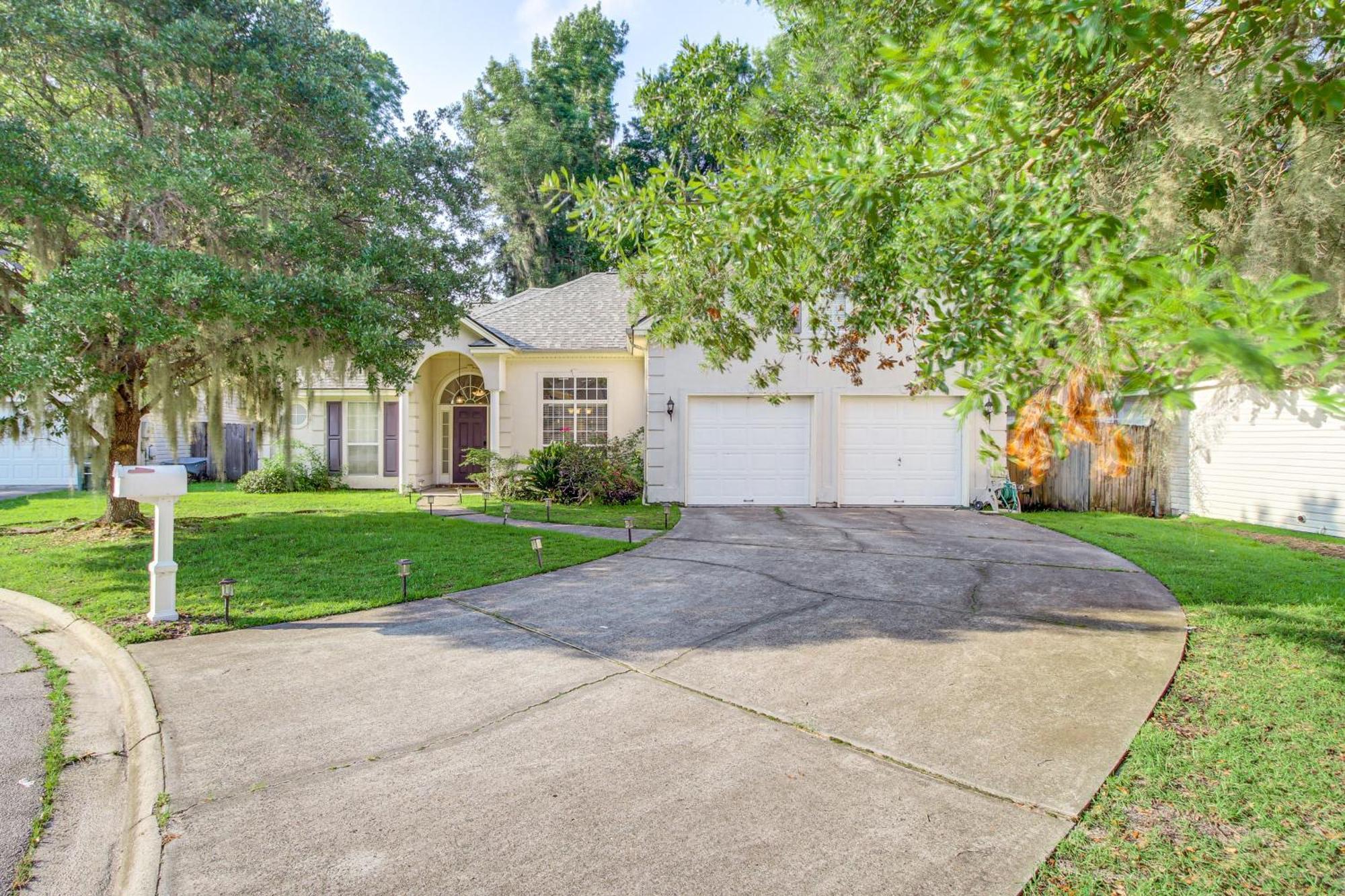 Pet-Friendly Savannah Home With Cozy Fireplace! Exterior photo